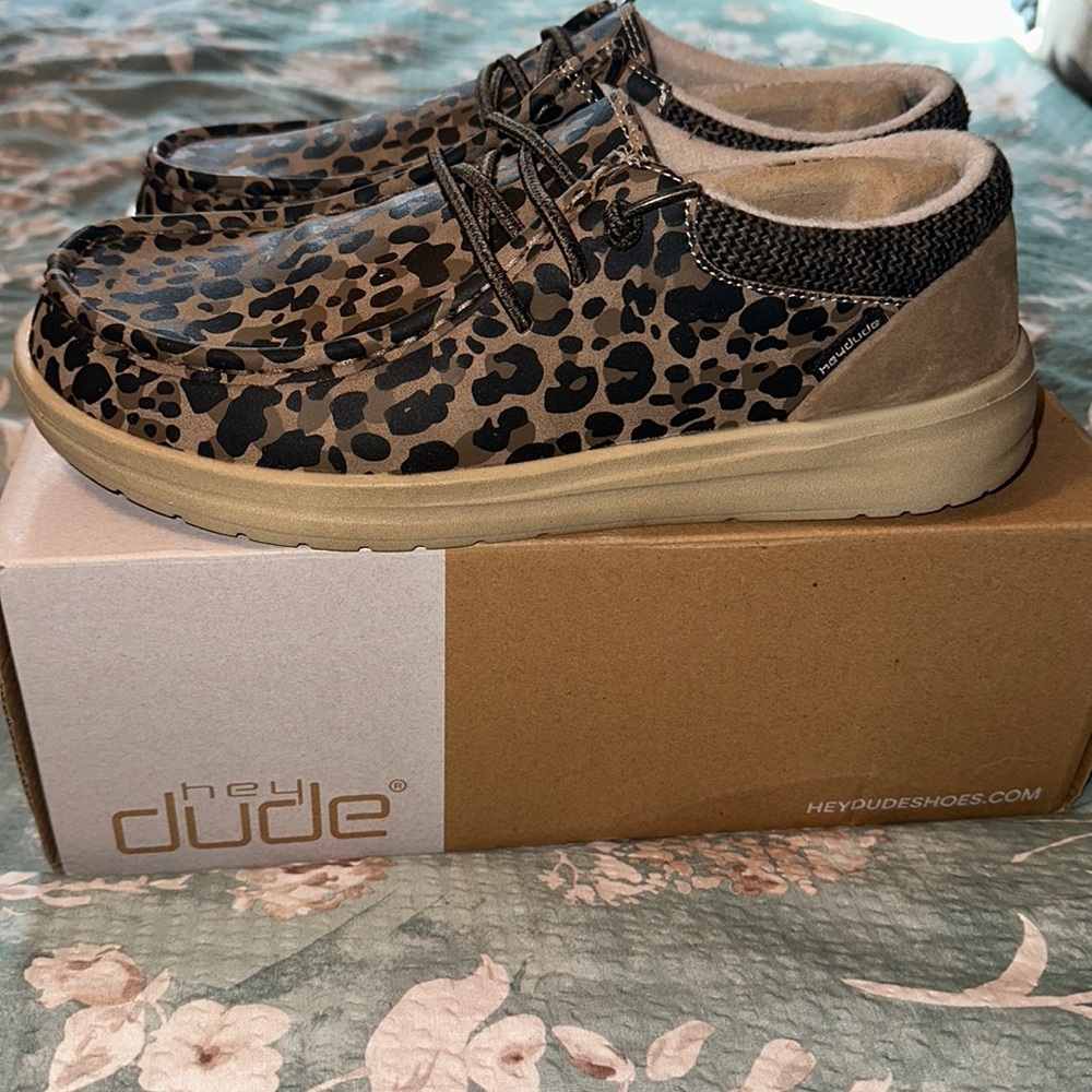 Size 8 Women’s Hey Dude Shoes